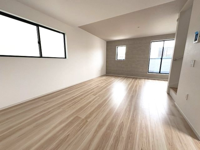【居間・リビング】 | 福岡市西区愛宕浜4丁目1期　1号棟（全3棟）【仲介手数料無料・0円】 | 現地写真。