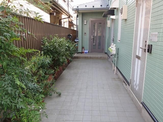 カーサヴェルデ（ＣＡＳＡ　ＶＥＲＤＥ）のエントランス