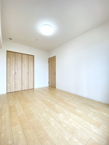 クリーンリバーフィネス山鼻中央の洋室