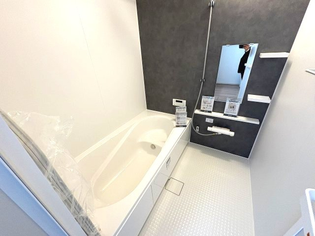 【浴室】 | 福岡市西区愛宕浜4丁目1期　2号棟（全3棟）【仲介手数料無料・0円】 | 現地写真。浴室です。