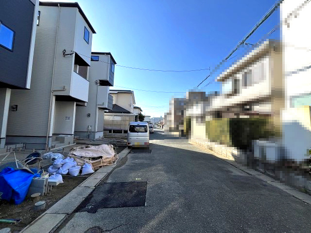 【その他】 | 福岡市西区愛宕浜4丁目1期　2号棟（全3棟）【仲介手数料無料・0円】 | 現地写真。前面道路です。