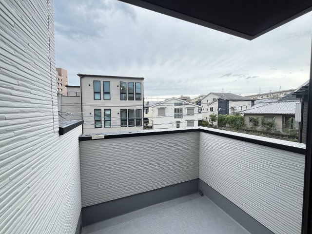 【バルコニー】 | 福岡市西区愛宕浜4丁目1期　2号棟（全3棟）【仲介手数料無料・0円】 | 施工例。施工例は完成時と異なる場合があります。