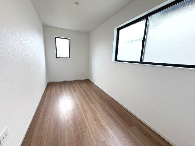 【居間・リビング】 | 福岡市西区愛宕浜4丁目1期　2号棟（全3棟）【仲介手数料無料・0円】 | 現地写真。