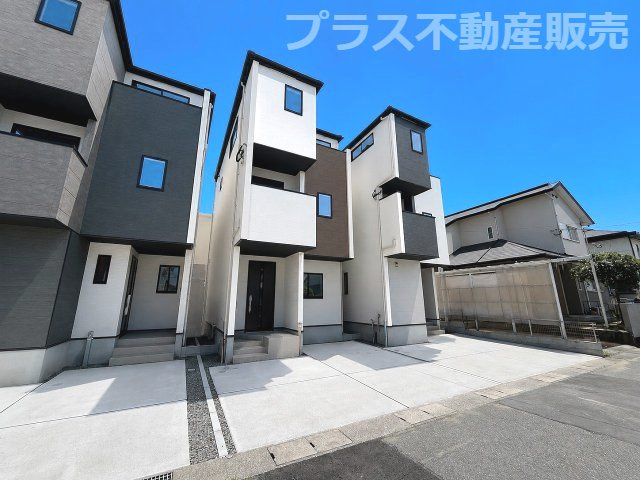 【外観】 | 福岡市西区愛宕浜4丁目1期　2号棟（全3棟）【仲介手数料無料・0円】 | 現地写真。プラス不動産販売なら、現場の全ての棟をまとめてご見学頂けます。