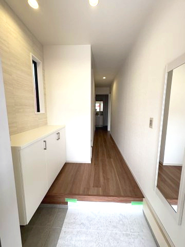 【玄関】 | 福岡市西区愛宕浜4丁目1期　2号棟（全3棟）【仲介手数料無料・0円】 | 現地写真。