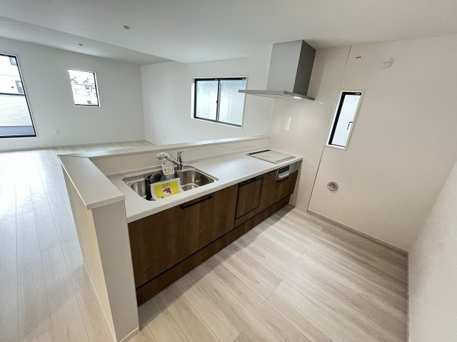 【キッチン】 | 福岡市西区愛宕浜4丁目1期　2号棟（全3棟）【仲介手数料無料・0円】 | 施工例。施工例は完成時と異なる場合があります。