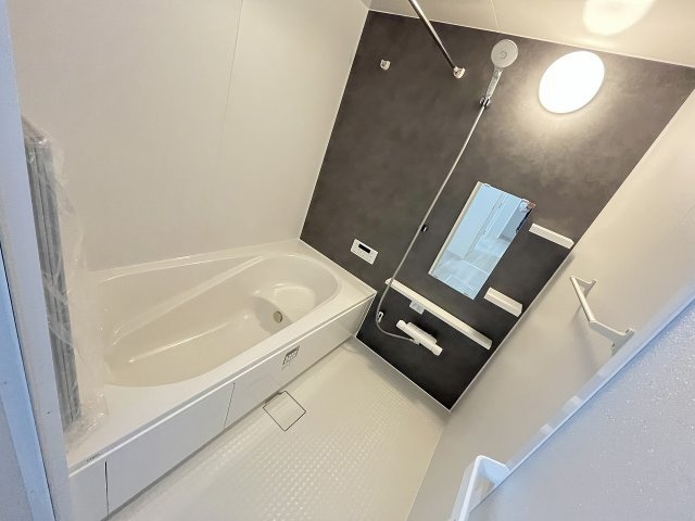 【内装】 | 福岡市西区愛宕浜4丁目1期　3号棟（全3棟）【仲介手数料無料・0円】 | 施工例。浴室です。施工例は完成時と異なる場合があります。