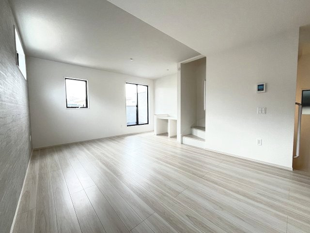 【居間・リビング】 | 福岡市西区愛宕浜4丁目1期　3号棟（全3棟）【仲介手数料無料・0円】 | 現地写真。