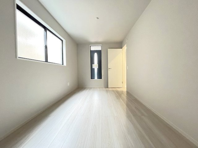 【寝室】 | 福岡市西区愛宕浜4丁目1期　3号棟（全3棟）【仲介手数料無料・0円】 | 現地写真。1階主寝室です。