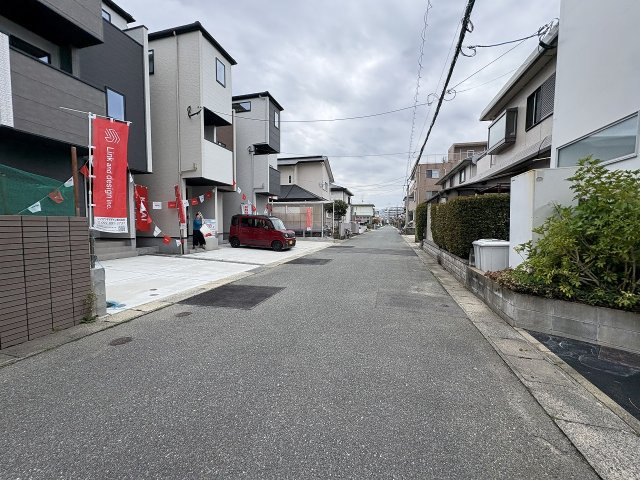 【その他】 | 福岡市西区愛宕浜4丁目1期　3号棟（全3棟）【仲介手数料無料・0円】 | 現地写真。前面道路です。