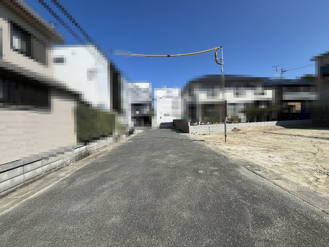 【その他】 | 福岡市西区愛宕浜4丁目1期　3号棟（全3棟）【仲介手数料無料・0円】 | 現地写真。前面道路です。