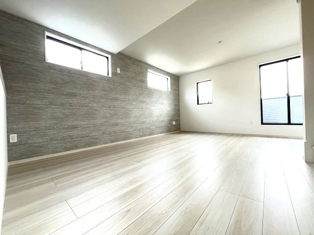 【居間・リビング】 | 福岡市西区愛宕浜4丁目1期　3号棟（全3棟）【仲介手数料無料・0円】 | 現地写真。