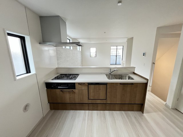 【キッチン】 | 福岡市西区愛宕浜4丁目1期　3号棟（全3棟）【仲介手数料無料・0円】 | 施工例。施工例は完成時と異なる場合があります。
