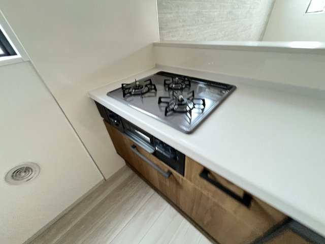 【キッチン】 | 福岡市西区愛宕浜4丁目1期　3号棟（全3棟）【仲介手数料無料・0円】 | 現地写真。