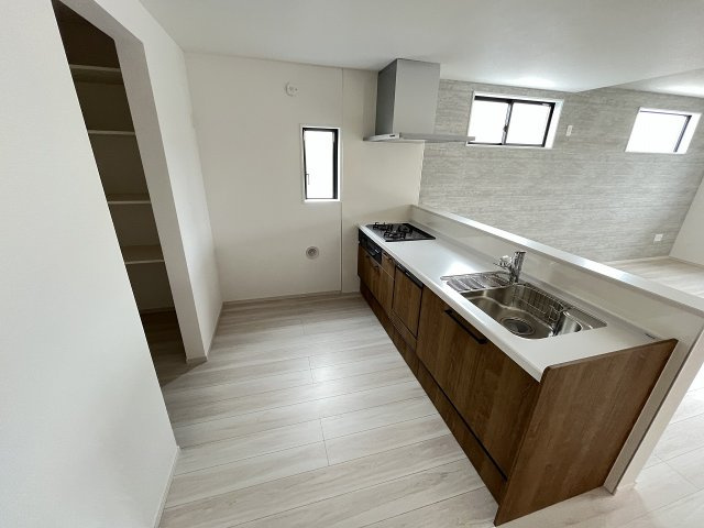 【キッチン】 | 福岡市西区愛宕浜4丁目1期　3号棟（全3棟）【仲介手数料無料・0円】 | 施工例。施工例は完成時と異なる場合があります。