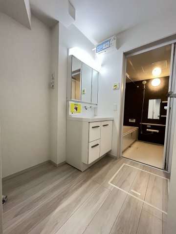 【洗面所】 | 福岡市西区愛宕浜4丁目1期　3号棟（全3棟）【仲介手数料無料・0円】 | 施工例。施工例は完成時と異なる場合があります。