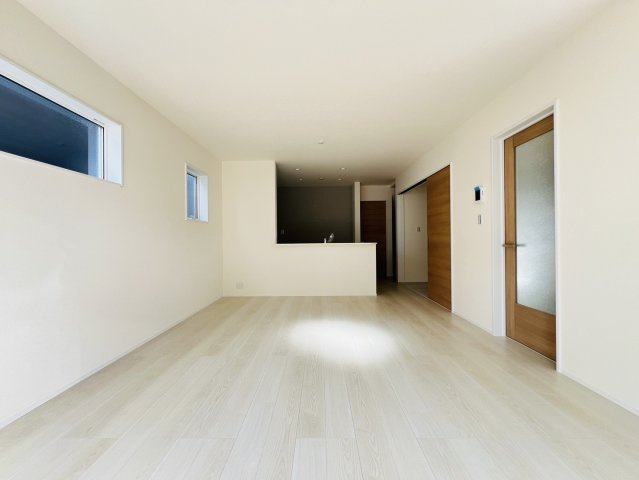 半田市板山町2丁目74『仲介手数料無料』新築戸建ての居間・リビング