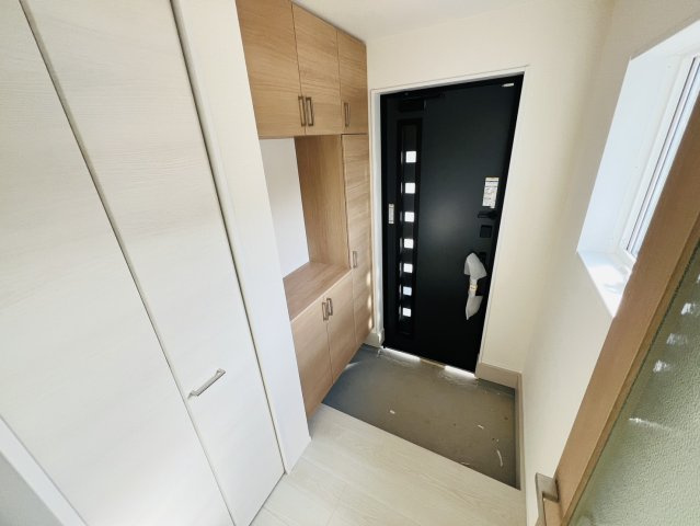半田市板山町2丁目74『仲介手数料無料』新築戸建ての玄関