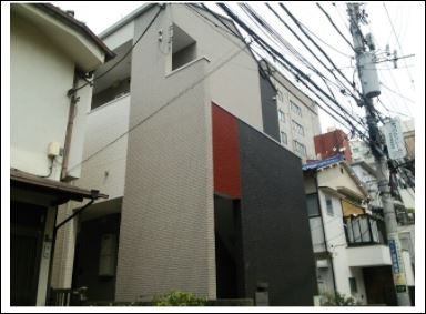 シャンブル東新宿のエントランス