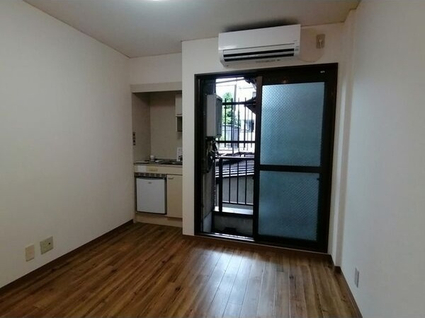 トマトハイツ菱屋西の洋室