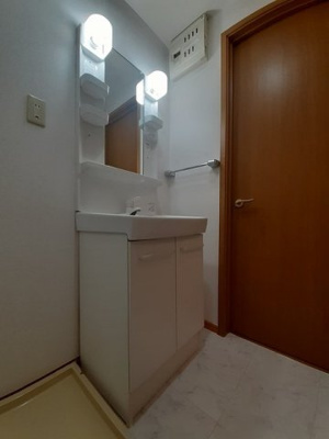 【洗面所】 | シャトー野口Ⅱ | ゆったりとスペースのある洗面所