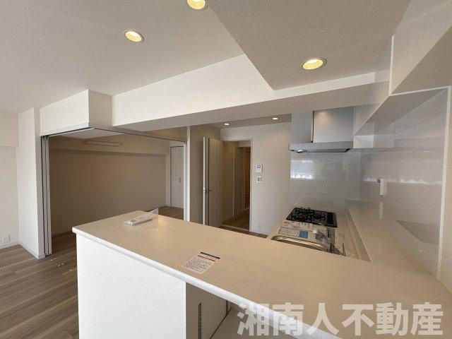 ココス八重咲のキッチン|コンパクトなキッチンで掃除もラクラク