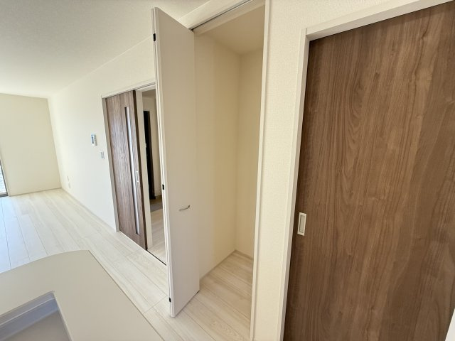 第２渋川市金井　新築戸建住宅　１号棟の収納|リビング収納も標準装備です。日用品の収納にいかがでしょうか。