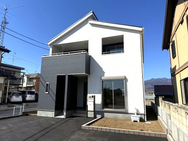 第２渋川市金井　新築戸建住宅　１号棟の外観|渋川市金井に新築住宅が完成しました。限定１棟！おしゃれな外観に仕上がっています♪
お客様のご都合に合わせていつでもご見学頂けます♪
お気軽にお問い合わせください