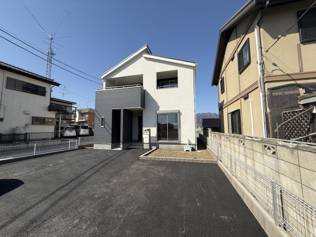 第２渋川市金井　新築戸建住宅　１号棟の駐車場|駐車場もキレイに整備されています。6台駐車可能ですよ！