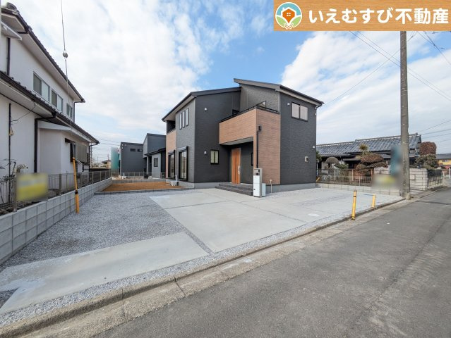 Livele Garden.S　行田矢場第4の駐車場|3台駐車可能なゆとりのカースペース
複数台車をお持ちでも、お友達が遊びに来てもゆとりの駐車スペース！