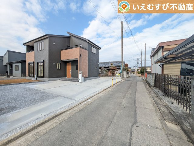Livele Garden.S　行田矢場第4の前面道路含む現地写真|充分な広さの4ｍ前面道路
間口が広くお車の出し入れも問題なく行えるスペースが確保されています♪