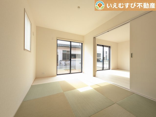 Livele Garden.S　行田矢場第4の和室|6畳の和室は小さなお子様のお世話に大活躍
和室がLDK横なのでちょっとした休憩等くつろぎスペースに活躍しそうですね♪