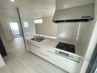 【キッチン】 | 沖縄市園田（全2棟）2号棟 | 2号棟　使いやすいシステムキッチン♪（お勝手口付き）