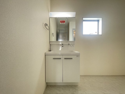 【独立洗面台】 | 沖縄市園田（全2棟）2号棟 | 2号棟　三面鏡付き洗髪洗面化粧台♪