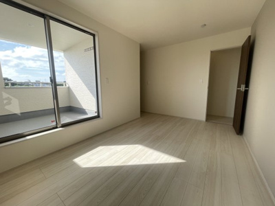 【洋室】 | 沖縄市園田（全2棟）2号棟 | 2号棟　洋室7.5帖＋WIC付き♪