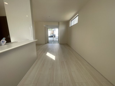 【居間・リビング】 | 沖縄市園田（全2棟）2号棟 | 2号棟　LDK16帖＋畳コーナー3帖付き♪