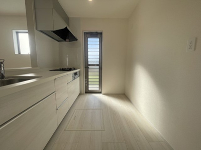 【キッチン】 | 沖縄市園田（全2棟）2号棟 | 2号棟　お勝手口付き♪