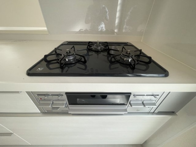 【キッチン】 | 沖縄市園田（全2棟）2号棟 | 2号棟　三口コンロ♪