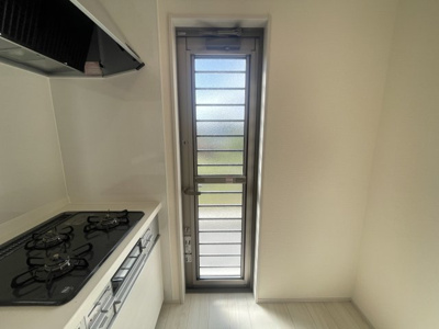 【キッチン】 | 沖縄市園田（全2棟）2号棟 | 2号棟　お勝手口付き♪