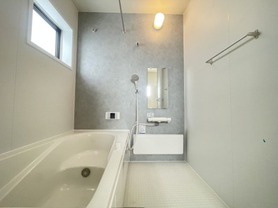 【浴室】 | 沖縄市園田（全2棟）2号棟 | 2号棟　浴室換気乾燥機付き♪