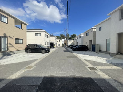 【前面道路含む現地写真】 | 沖縄市園田（全2棟）2号棟 | ※前面道路♪