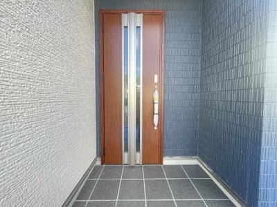 【玄関】 | 沖縄市園田（全2棟）2号棟 | 2号棟　スマートキー付き♪