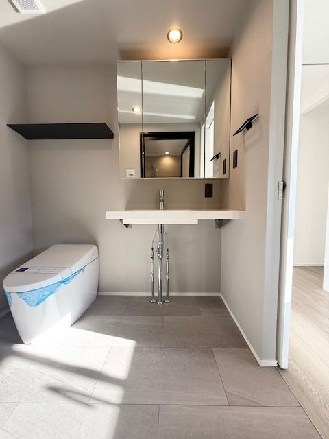 レジディア渋谷の洗面所|■独立洗面台■ダウンライト