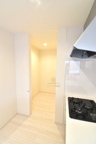 リーブルガーデン  日立市久慈町　12期　限定1棟！の収納|生活感の出やすい消耗品や食材のストックなどは奥のパントリーへどうぞ♪家族共有の収納スペースです。