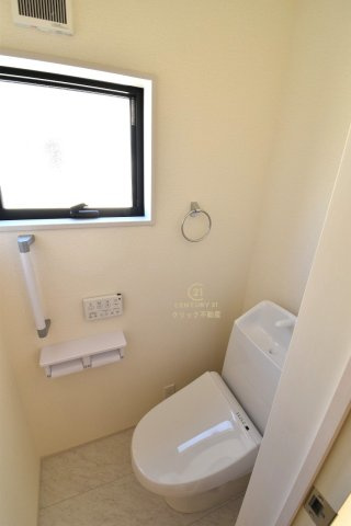 リーブルガーデン  日立市久慈町　12期　限定1棟！のトイレ|１階と２階、２ヶ所に清潔なトイレ。
毎日使う空間と機能だから、いつまでも清潔なスペースであってほしいのがトイレです。