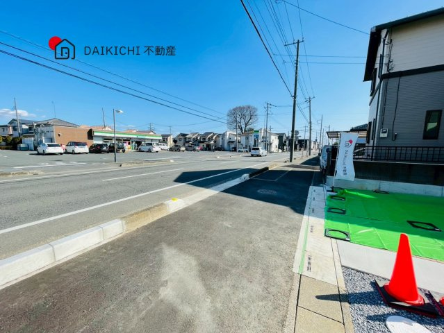 【前面道路含む現地写真】 | 桶川市上日出谷第13期　クライン　新築戸建　全2棟　2号棟