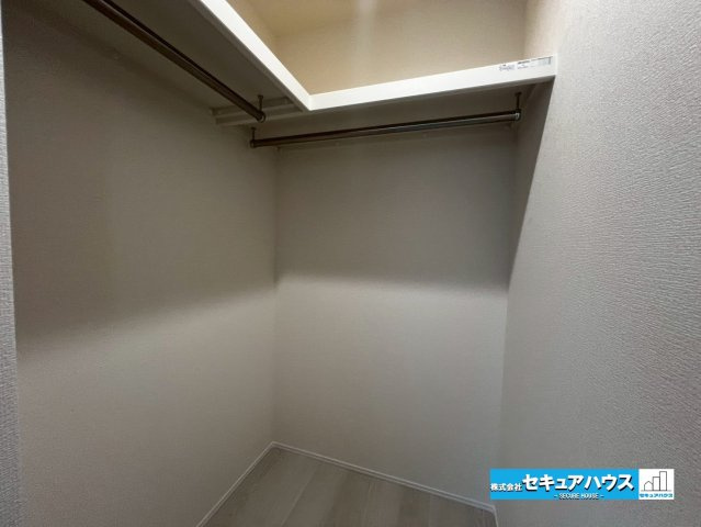 【今からご案内可能】知多市八幡字堀切　全3棟 の収納|【ウォークインクローゼット】
◆お洋服はもちろんキャリーバッグやゴルフバッグも収納できます。
