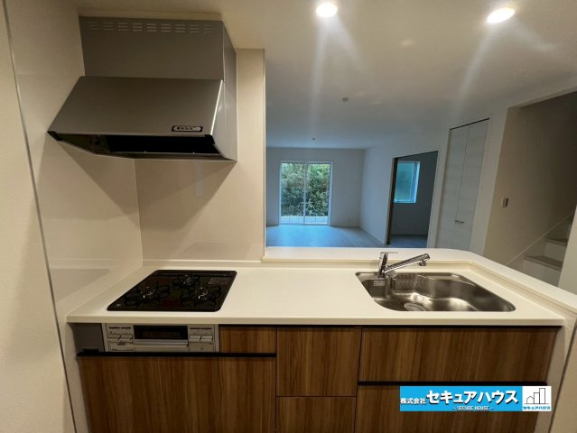 【今からご案内可能】知多市八幡字堀切　全3棟 のキッチン|【キッチン】
◆同時にたくさんの料理が調理できる。「焼く・蒸す・煮る」の工程を同時進行で進めることができるので、料理を素早く作ることができます。育児でバタバタ忙しいママに嬉しい♪