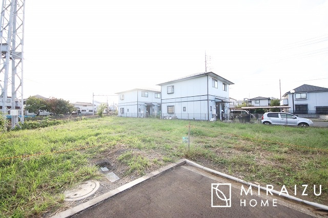 【外観】 | 運転が不安な方も安心な前面道路、きちんと幅員のある道路は女性にも安心です。整備されている道路は気持ちも良いですね♪
