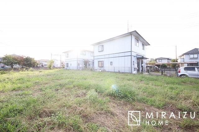 【前面道路含む現地写真】 | ＼静かな環境で落ち着いた暮らしをご希望のお客様／広さと価格のバランスの良いマイホーム！近隣施設にも恵まれ立地！詳細、ご見学希望・資料請求ミライズホームお気軽にお問合せ下さい♪
